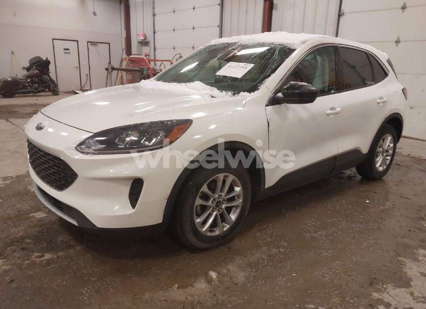 Photo 2 of 2022 Ford Escape SE (VIN 1FMCU0G60NUA22541)