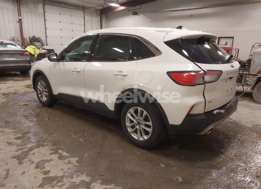 Photo 3 of 2022 Ford Escape SE (VIN 1FMCU0G60NUA22541)