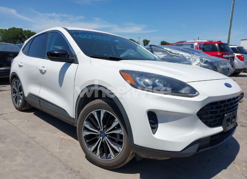 2022 Ford Escape SE (VIN 1FMCU0G60NUB11056) main photo