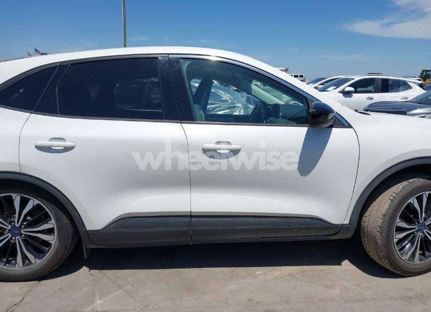Photo 14 of 2022 Ford Escape SE (VIN 1FMCU0G60NUB11056)