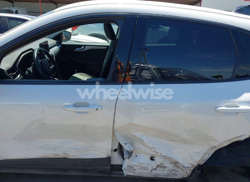 Photo 15 of 2022 Ford Escape SE (VIN 1FMCU0G60NUB11056)