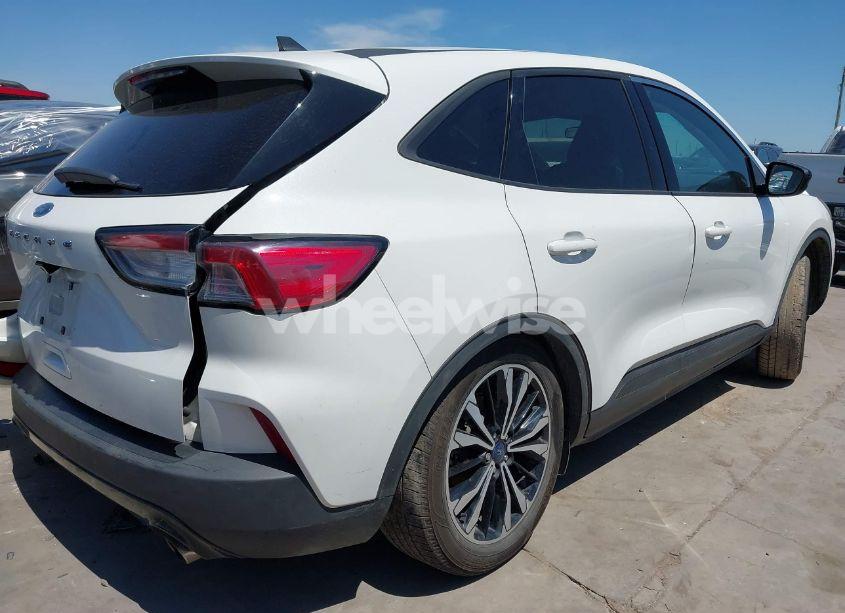 Photo 4 of 2022 Ford Escape SE (VIN 1FMCU0G60NUB11056)