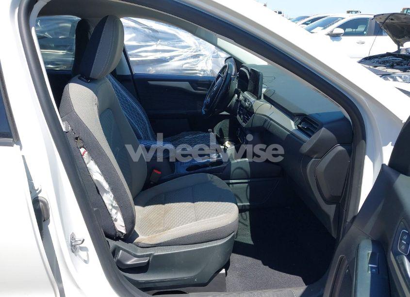 Photo 5 of 2022 Ford Escape SE (VIN 1FMCU0G60NUB11056)