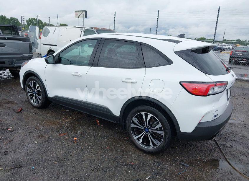 Photo 3 of 2022 Ford Escape SE (VIN 1FMCU0G60NUB13180)