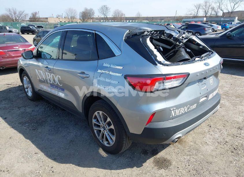 Photo 3 of 2022 Ford Escape SE (VIN 1FMCU0G60NUB30867)