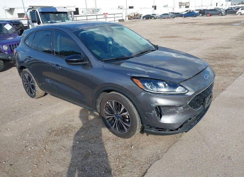 2022 Ford Escape SE (VIN 1FMCU0G60NUB61956) main photo