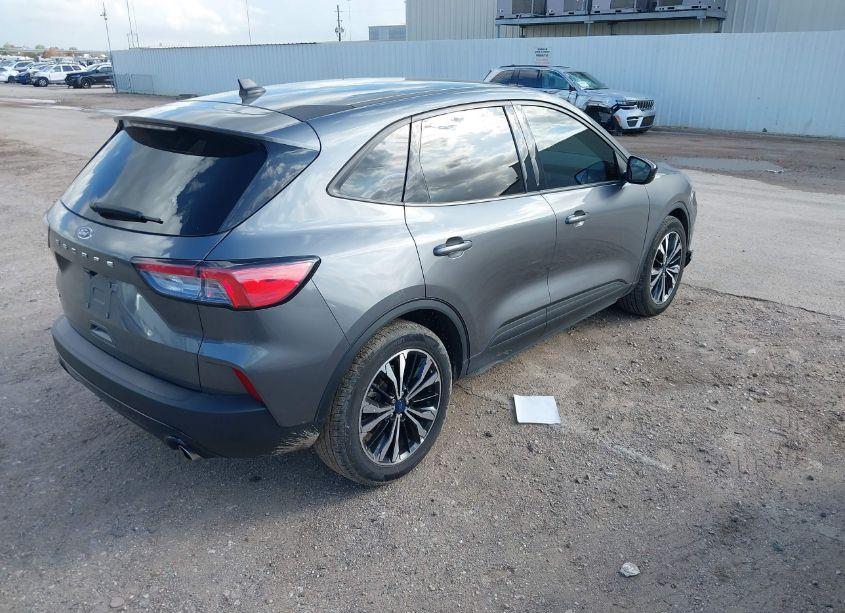 Photo 4 of 2022 Ford Escape SE (VIN 1FMCU0G60NUB61956)