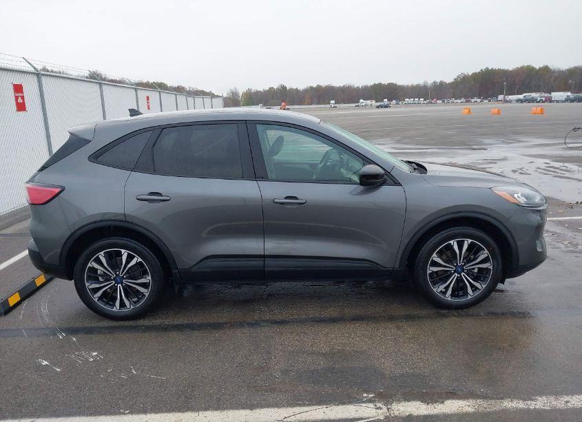 Photo 13 of 2022 Ford Escape SE (VIN 1FMCU0G60NUB85867)