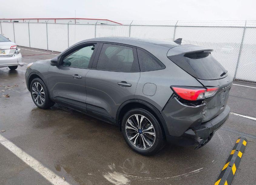 Photo 3 of 2022 Ford Escape SE (VIN 1FMCU0G60NUB85867)
