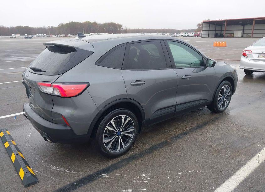 Photo 4 of 2022 Ford Escape SE (VIN 1FMCU0G60NUB85867)