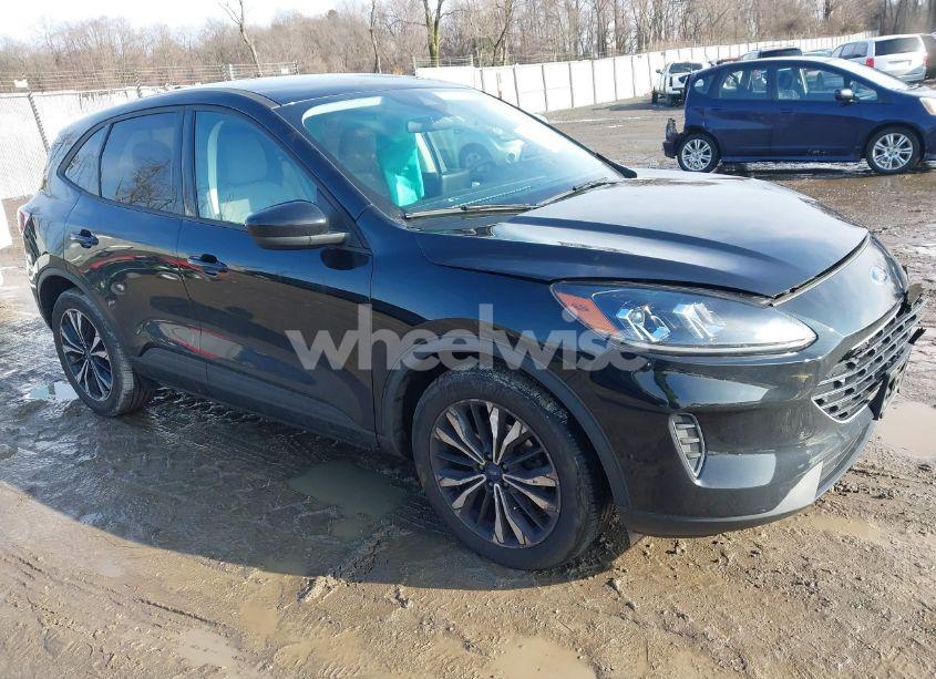 2022 Ford Escape SE (VIN 1FMCU0G60NUC00349) main photo