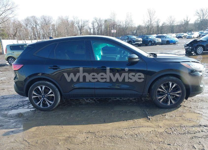 Photo 13 of 2022 Ford Escape SE (VIN 1FMCU0G60NUC00349)