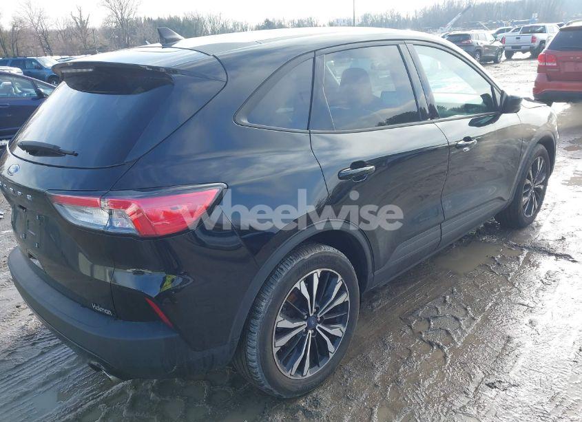 Photo 4 of 2022 Ford Escape SE (VIN 1FMCU0G60NUC00349)