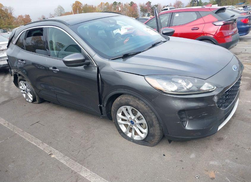 2020 Ford Escape SE (VIN 1FMCU0G61LUA21881) main photo