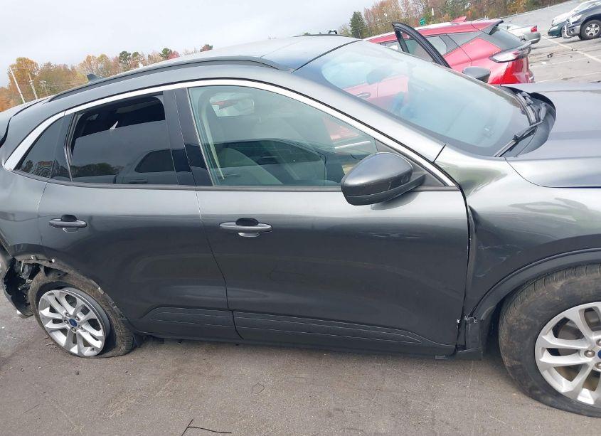 Photo 13 of 2020 Ford Escape SE (VIN 1FMCU0G61LUA21881)