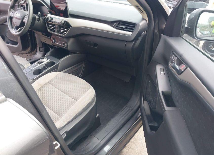 Photo 5 of 2020 Ford Escape SE (VIN 1FMCU0G61LUA21881)