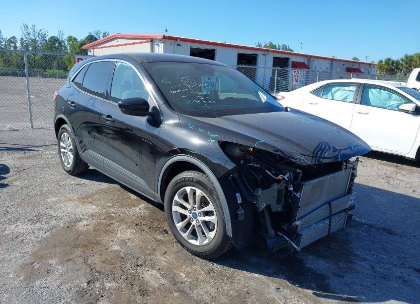 2020 Ford Escape SE (VIN 1FMCU0G61LUA68960) main photo