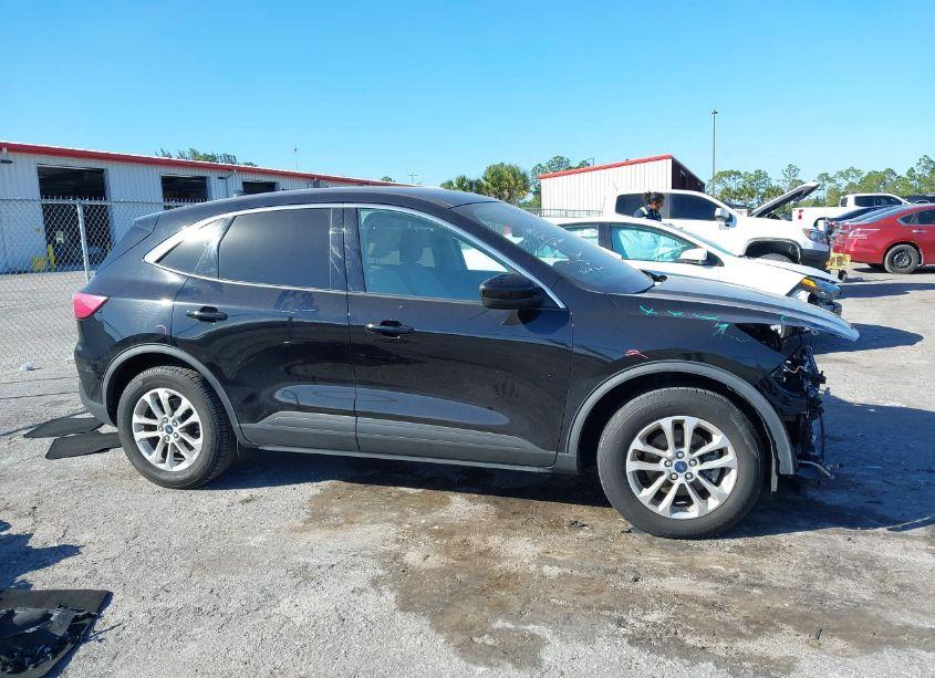 Photo 13 of 2020 Ford Escape SE (VIN 1FMCU0G61LUA68960)