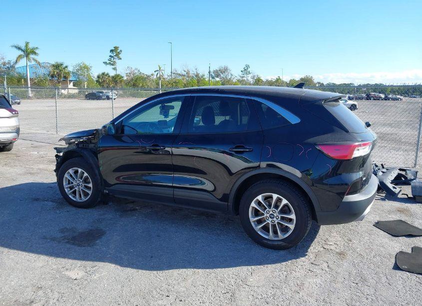 Photo 14 of 2020 Ford Escape SE (VIN 1FMCU0G61LUA68960)