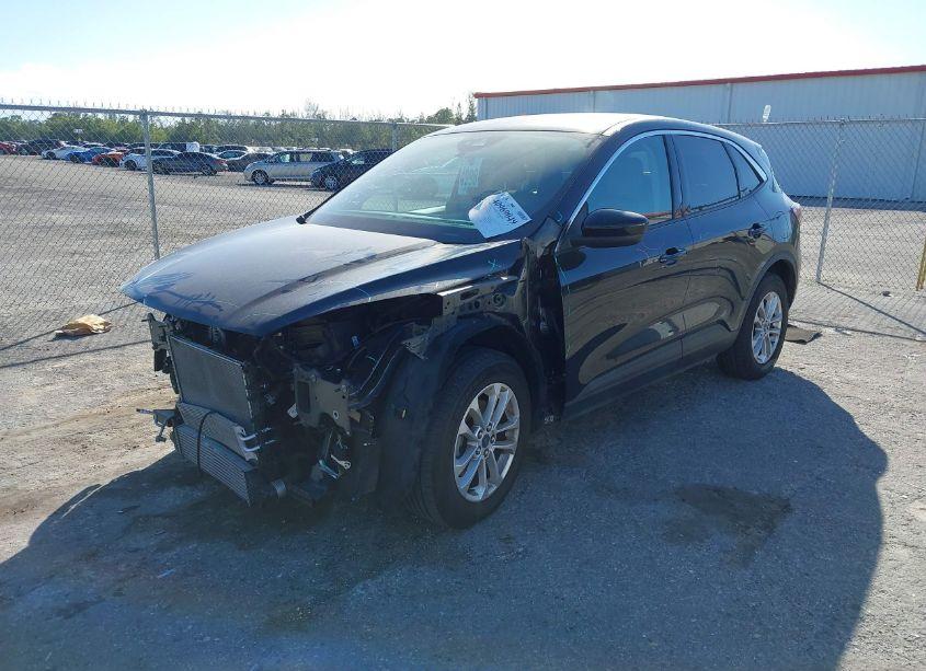 Photo 2 of 2020 Ford Escape SE (VIN 1FMCU0G61LUA68960)