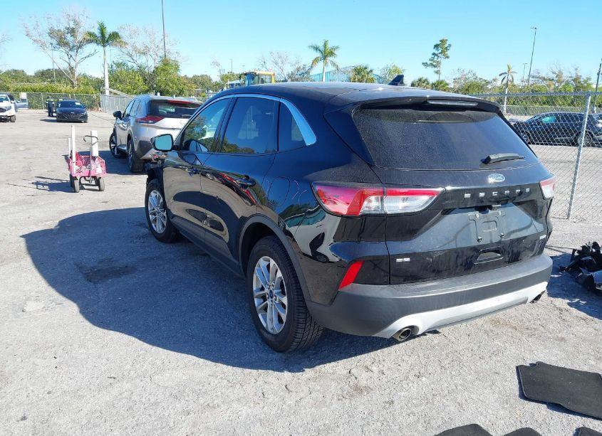 Photo 3 of 2020 Ford Escape SE (VIN 1FMCU0G61LUA68960)