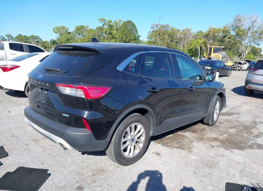 Photo 4 of 2020 Ford Escape SE (VIN 1FMCU0G61LUA68960)