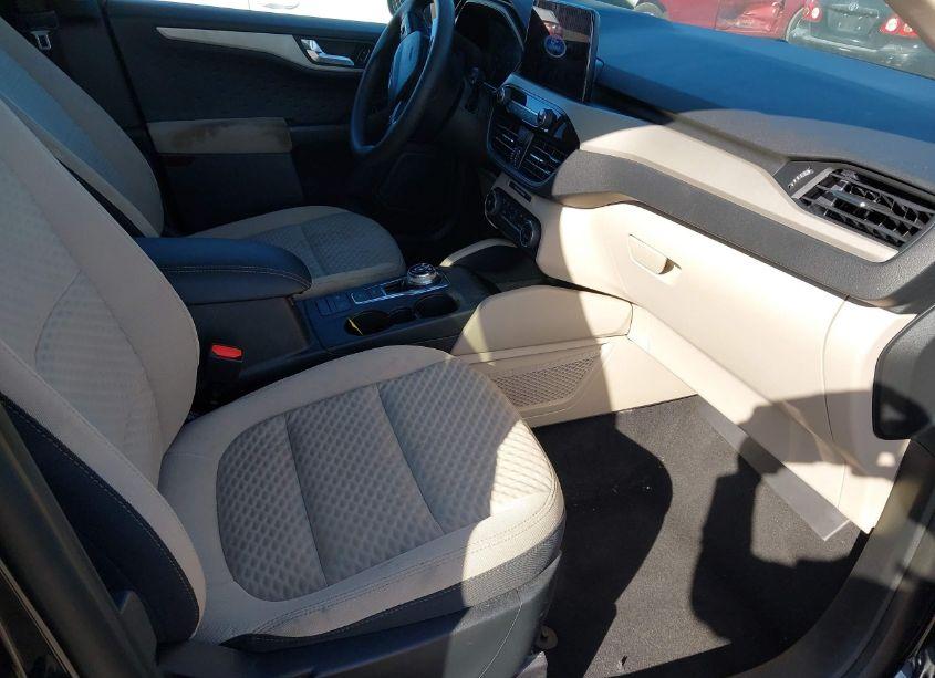 Photo 5 of 2020 Ford Escape SE (VIN 1FMCU0G61LUA68960)