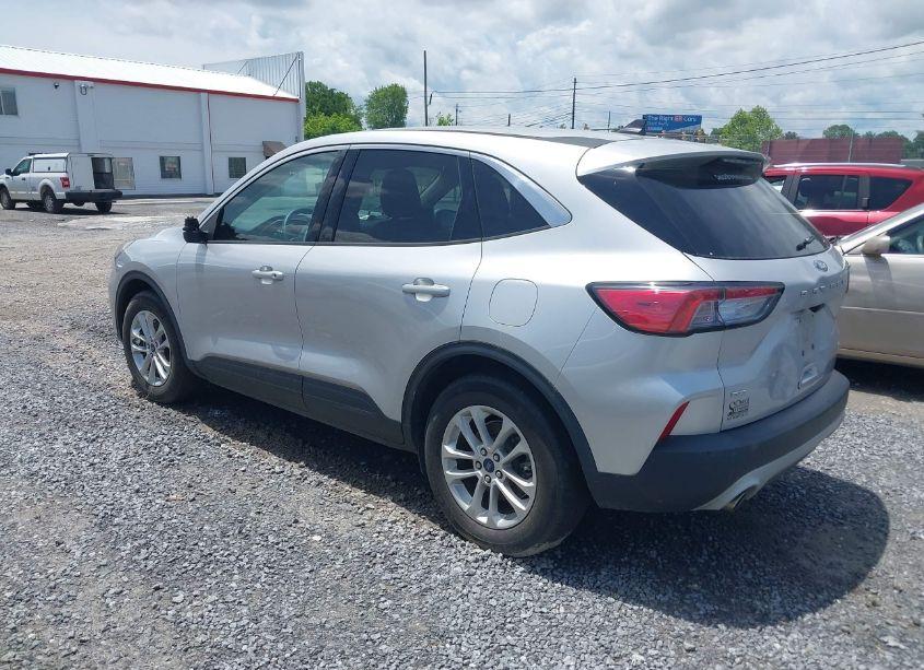 Photo 3 of 2020 Ford Escape SE (VIN 1FMCU0G61LUB58562)