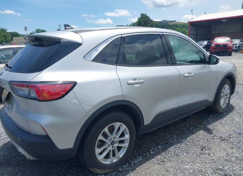 Photo 4 of 2020 Ford Escape SE (VIN 1FMCU0G61LUB58562)