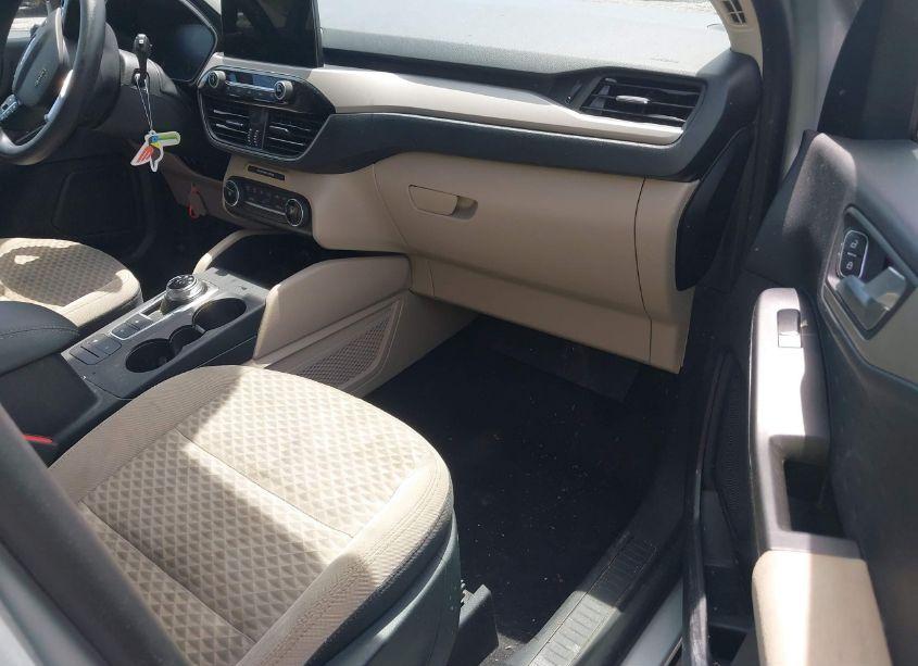 Photo 5 of 2020 Ford Escape SE (VIN 1FMCU0G61LUB58562)