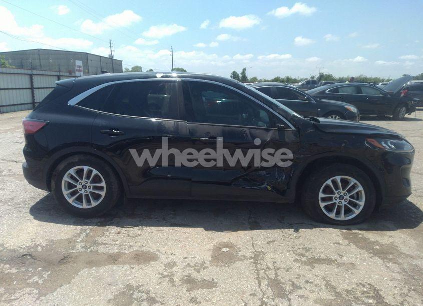 Photo 13 of 2020 Ford Escape SE (VIN 1FMCU0G61LUB77189)