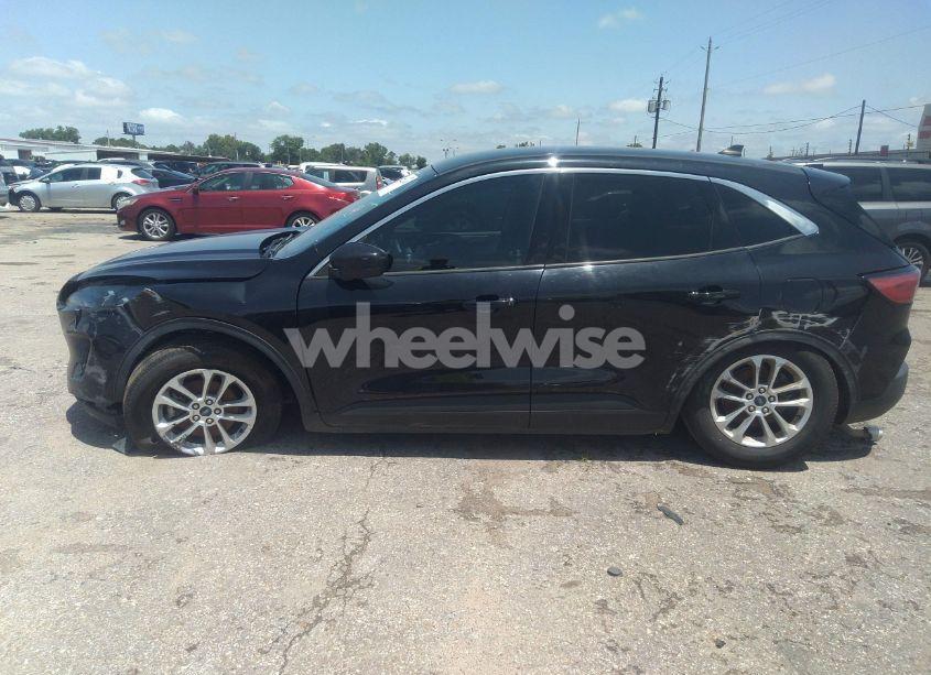 Photo 14 of 2020 Ford Escape SE (VIN 1FMCU0G61LUB77189)