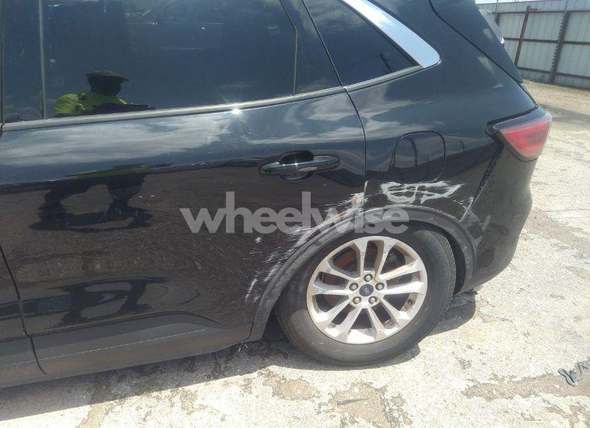 Photo 18 of 2020 Ford Escape SE (VIN 1FMCU0G61LUB77189)