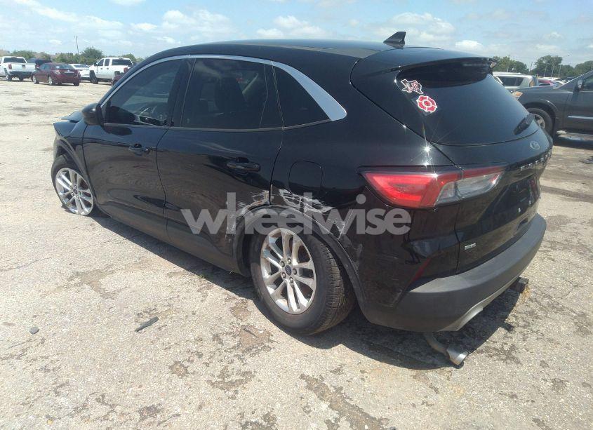 Photo 3 of 2020 Ford Escape SE (VIN 1FMCU0G61LUB77189)