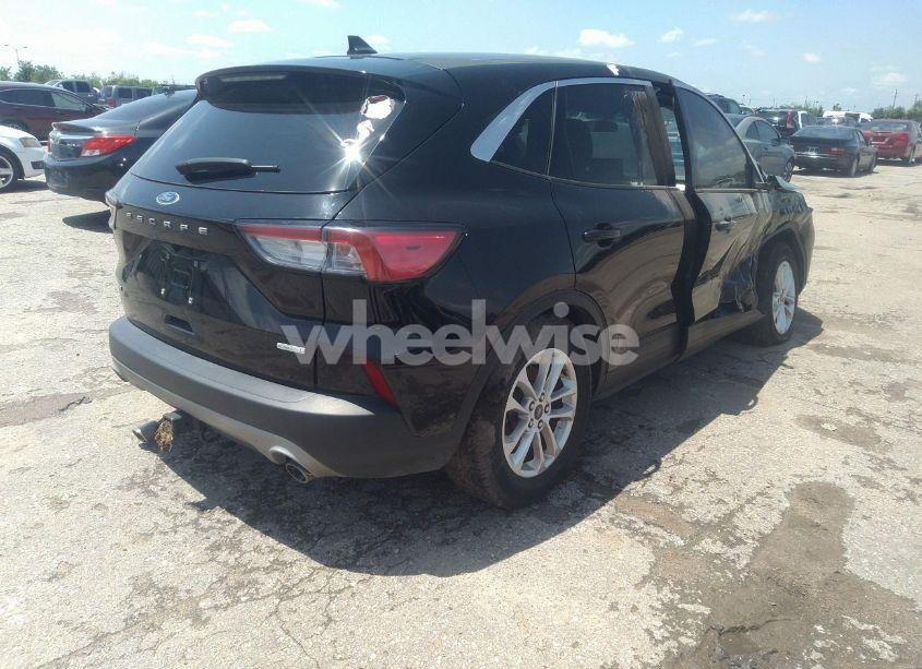 Photo 4 of 2020 Ford Escape SE (VIN 1FMCU0G61LUB77189)