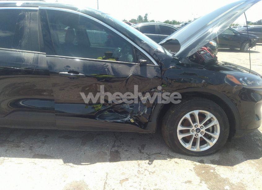 Photo 6 of 2020 Ford Escape SE (VIN 1FMCU0G61LUB77189)