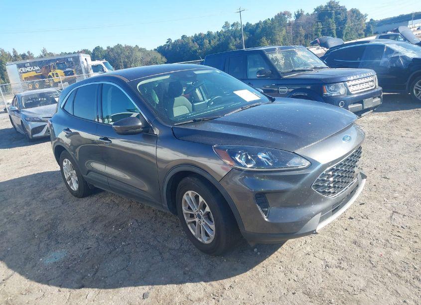 2020 Ford Escape SE (VIN 1FMCU0G61LUB77239) main photo