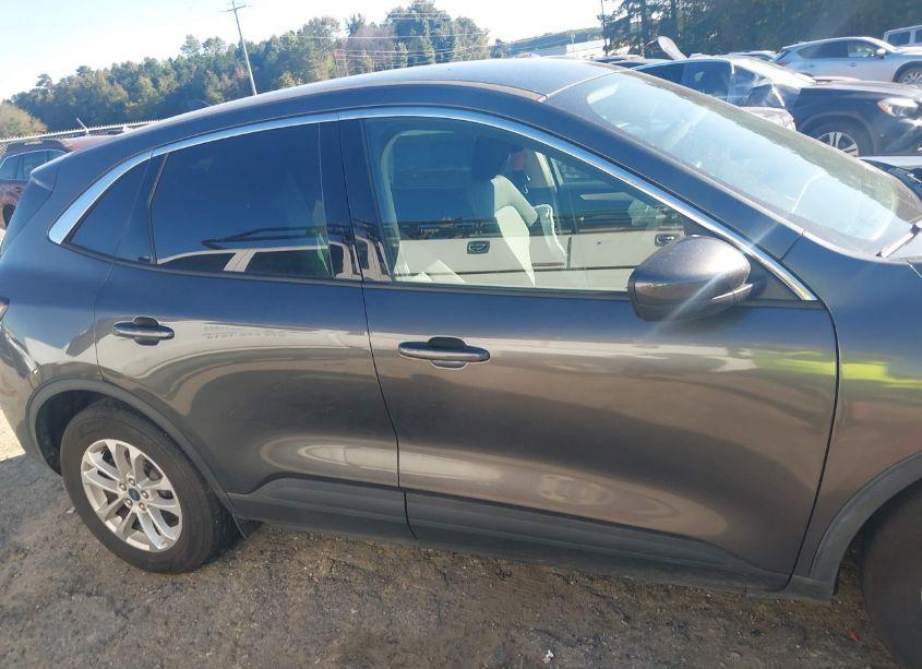 Photo 13 of 2020 Ford Escape SE (VIN 1FMCU0G61LUB77239)