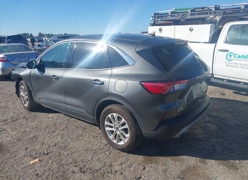 Photo 3 of 2020 Ford Escape SE (VIN 1FMCU0G61LUB77239)