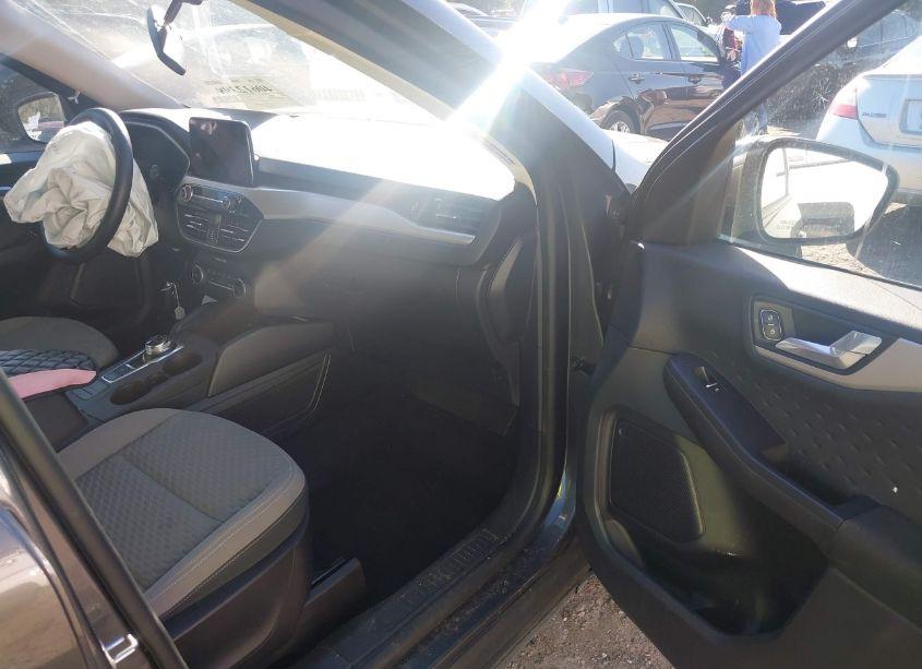 Photo 5 of 2020 Ford Escape SE (VIN 1FMCU0G61LUB77239)