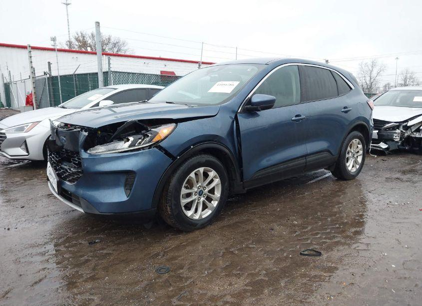 Photo 2 of 2020 Ford Escape SE (VIN 1FMCU0G61LUB91416)