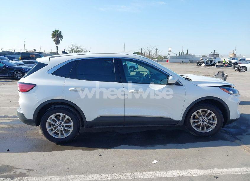 Photo 13 of 2020 Ford Escape SE (VIN 1FMCU0G61LUC77454)