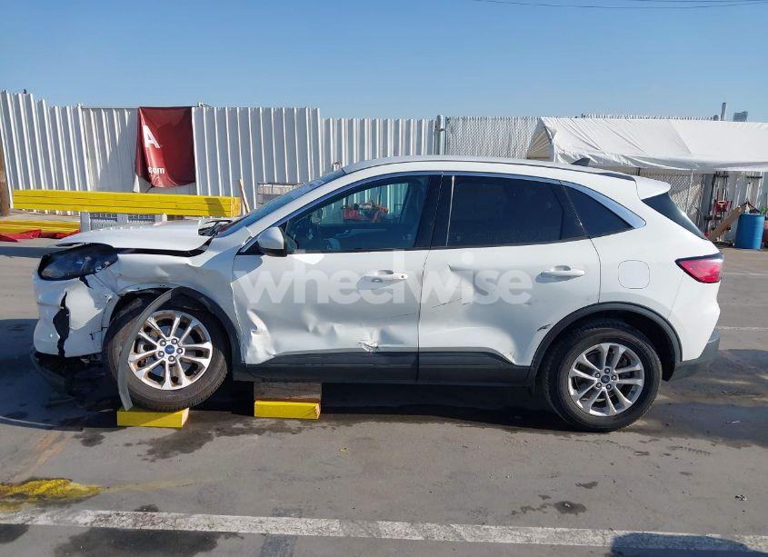 Photo 14 of 2020 Ford Escape SE (VIN 1FMCU0G61LUC77454)