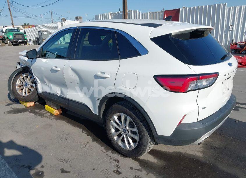 Photo 3 of 2020 Ford Escape SE (VIN 1FMCU0G61LUC77454)