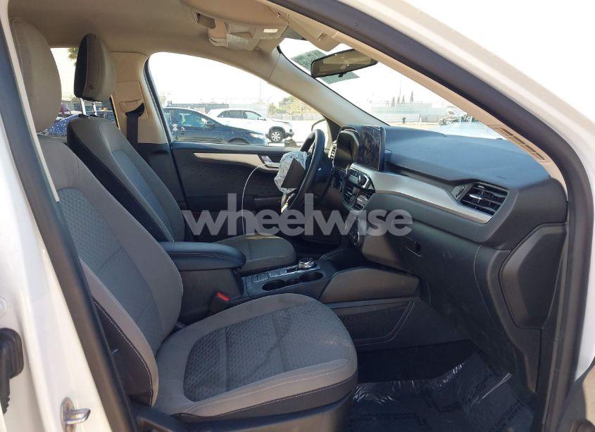 Photo 5 of 2020 Ford Escape SE (VIN 1FMCU0G61LUC77454)
