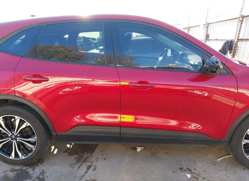 Photo 14 of 2021 Ford Escape SE (VIN 1FMCU0G61MUA14771)