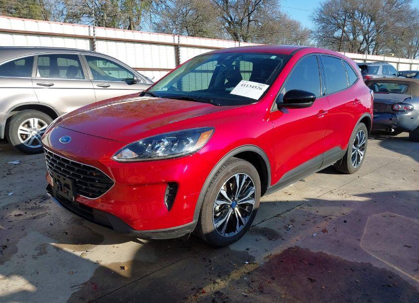 Photo 2 of 2021 Ford Escape SE (VIN 1FMCU0G61MUA14771)