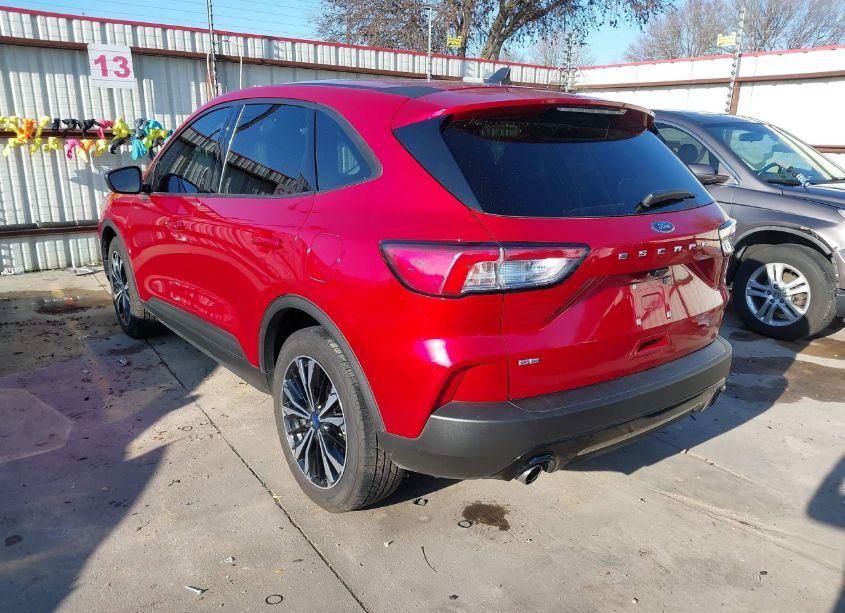 Photo 3 of 2021 Ford Escape SE (VIN 1FMCU0G61MUA14771)