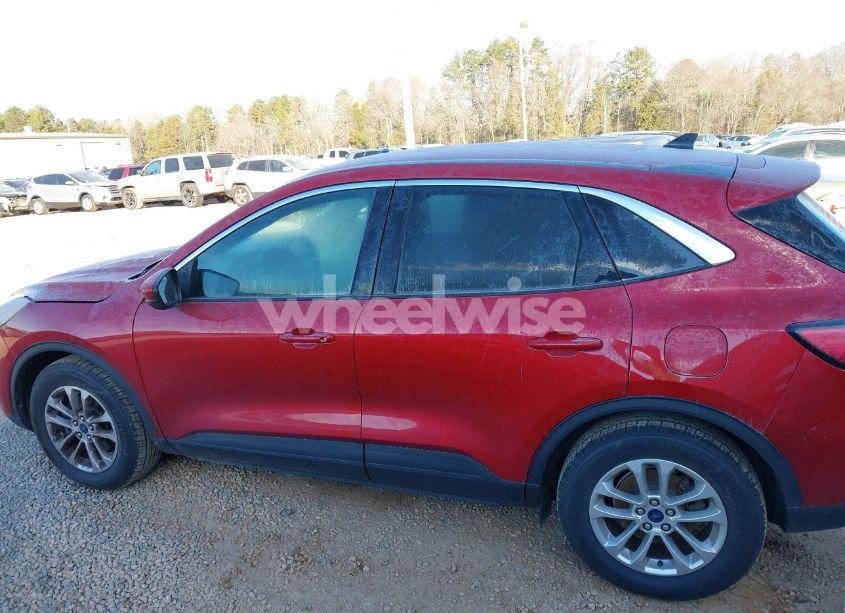 Photo 14 of 2021 Ford Escape SE (VIN 1FMCU0G61MUB02249)