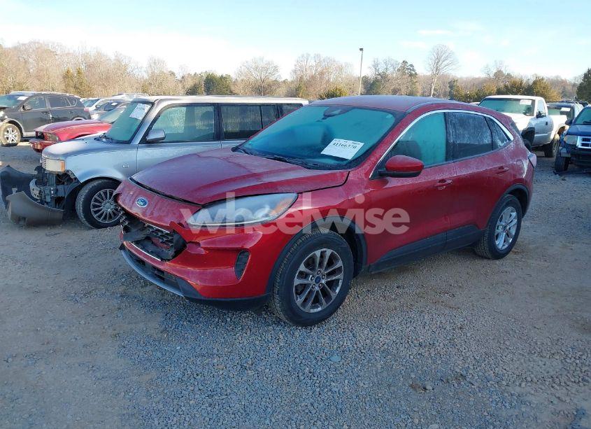 Photo 2 of 2021 Ford Escape SE (VIN 1FMCU0G61MUB02249)